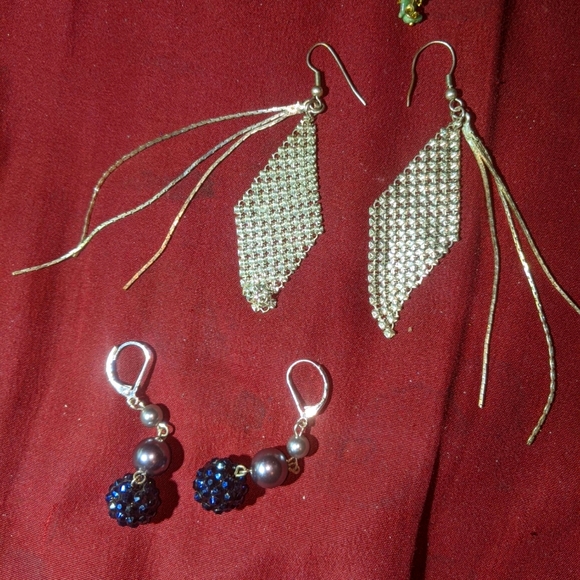 11 Pairs of Pierced Earrings. - Picture 7 of 7